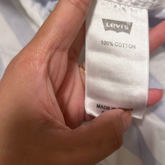 Levi’s Sleeveless Shirt - Picture 4 of 4